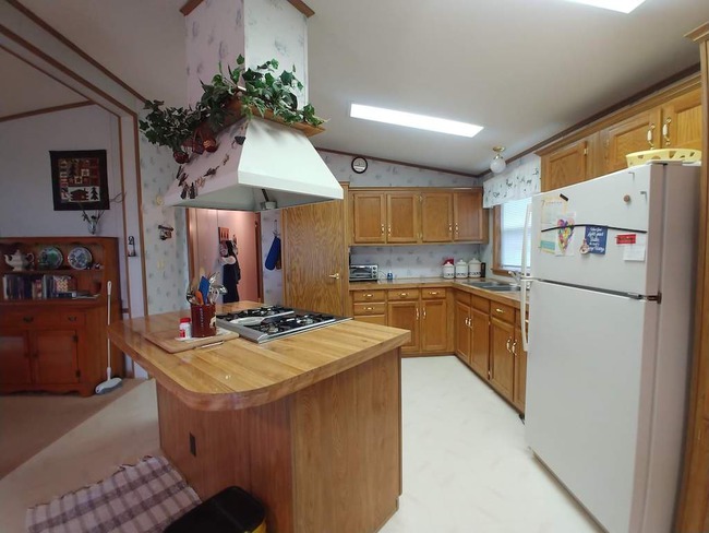 14582 Old Lake Rd