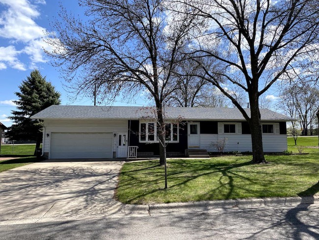 819 Koronis Ave