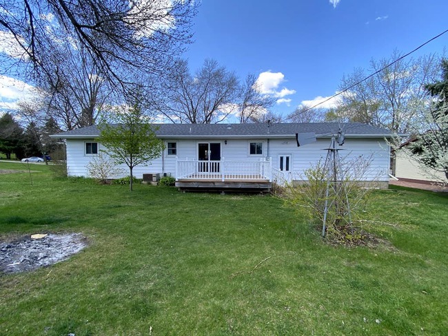 819 Koronis Ave