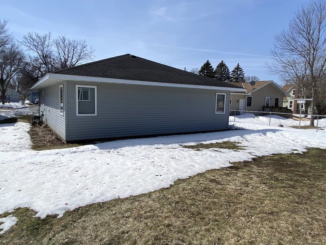 314 Minnesota Street W
