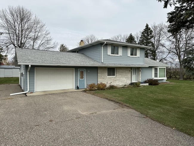 693 Stearns Ave E