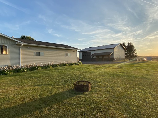 22446 Edgeton Rd