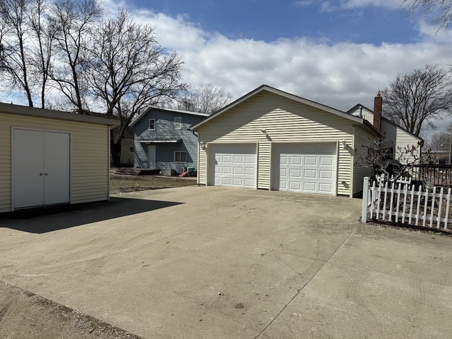 415 Koronis Ave