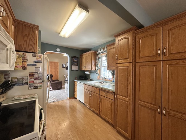 415 Koronis Ave