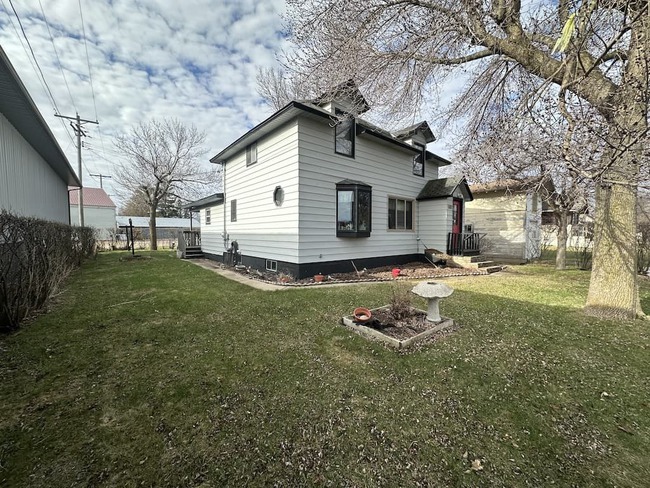 163 Central Ave W