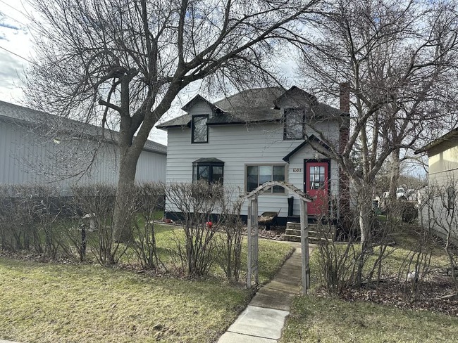 163 Central Ave W