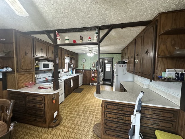 163 Central Ave W